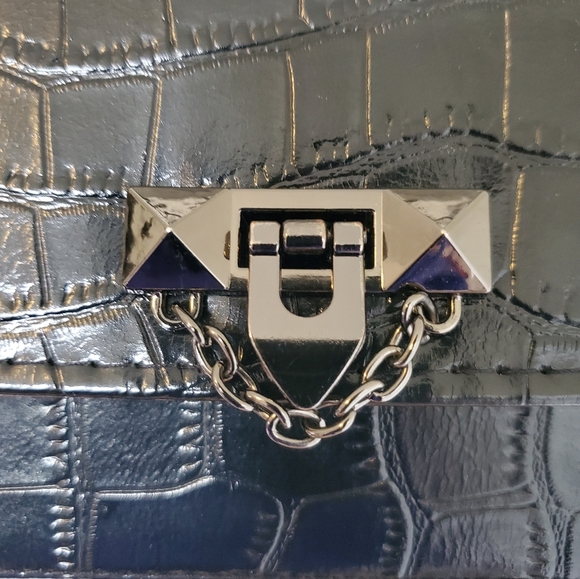 Mini Croc Embossed Chain Crossbody Shoulder Bag - Picture 9 of 12